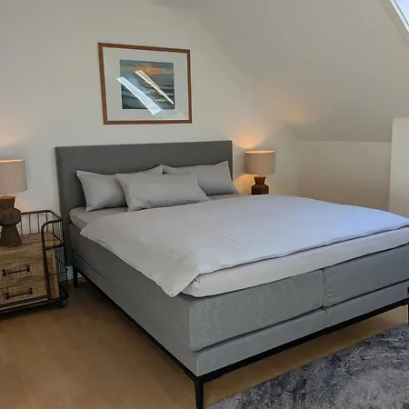 Daire Helle Dachgeschosswohnung Mit Aussicht